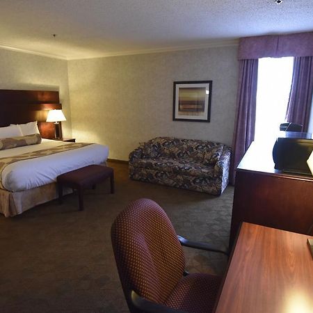Tropical Inn - North Battleford Bagian luar foto