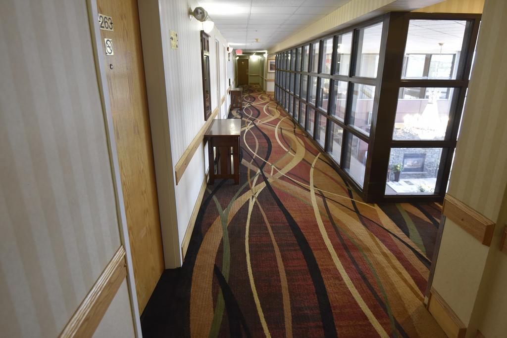 Tropical Inn - North Battleford Bagian luar foto