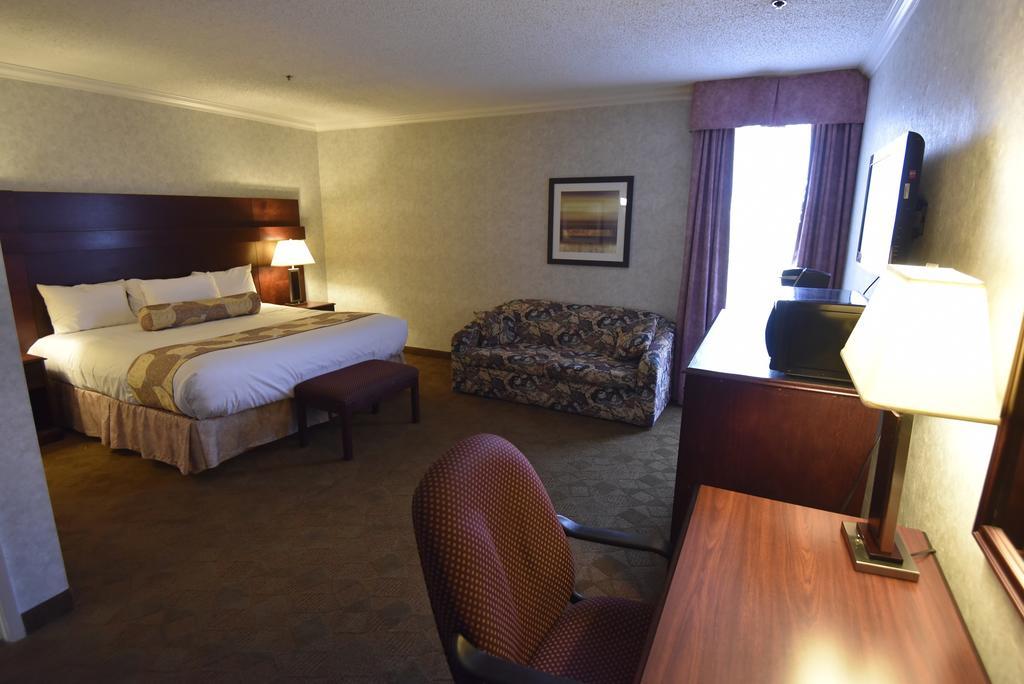 Tropical Inn - North Battleford Bagian luar foto