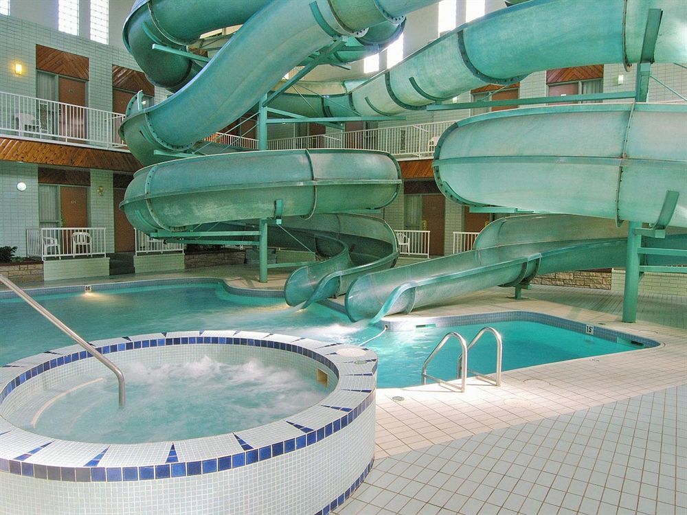 Tropical Inn - North Battleford Bagian luar foto