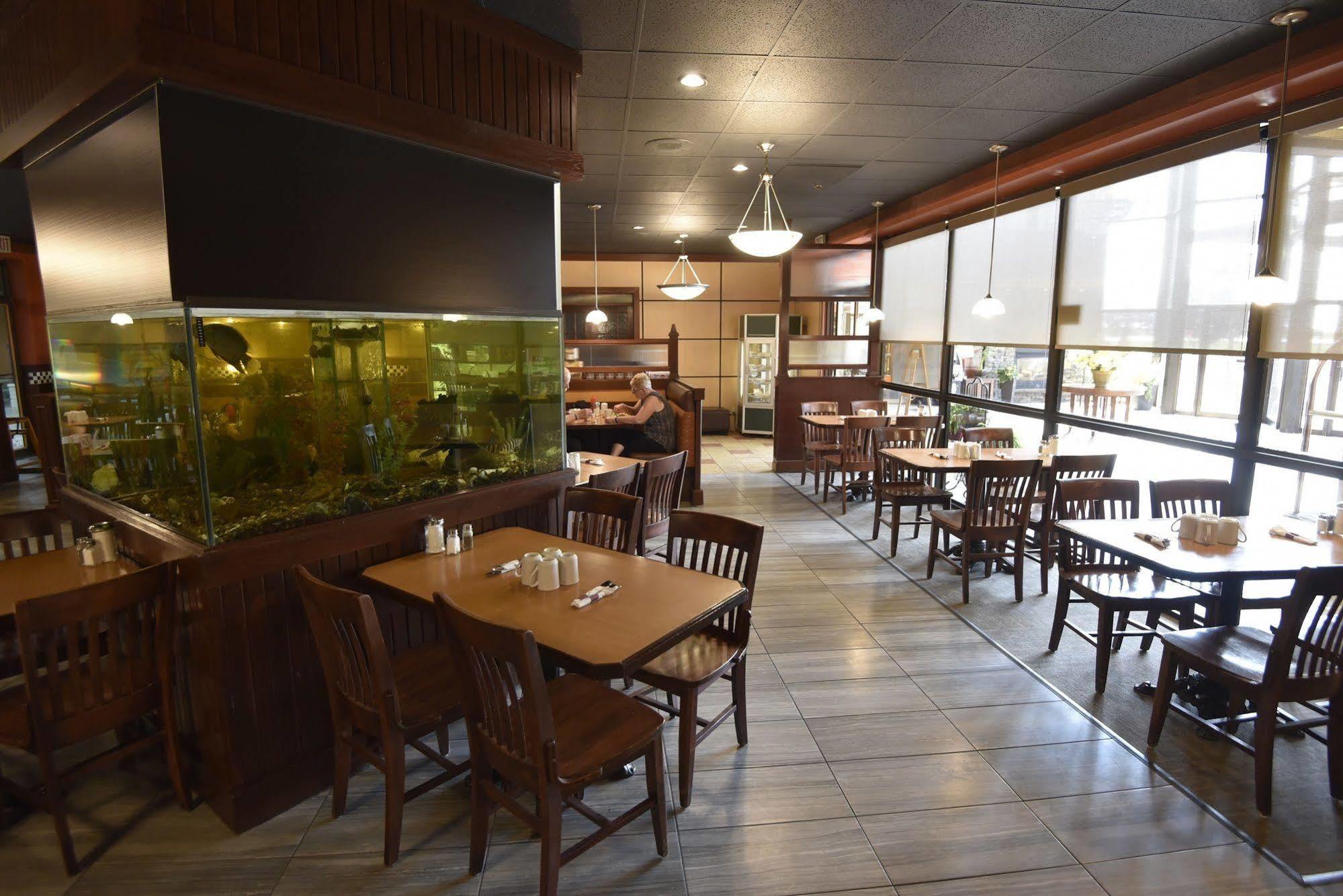 Tropical Inn - North Battleford Bagian luar foto