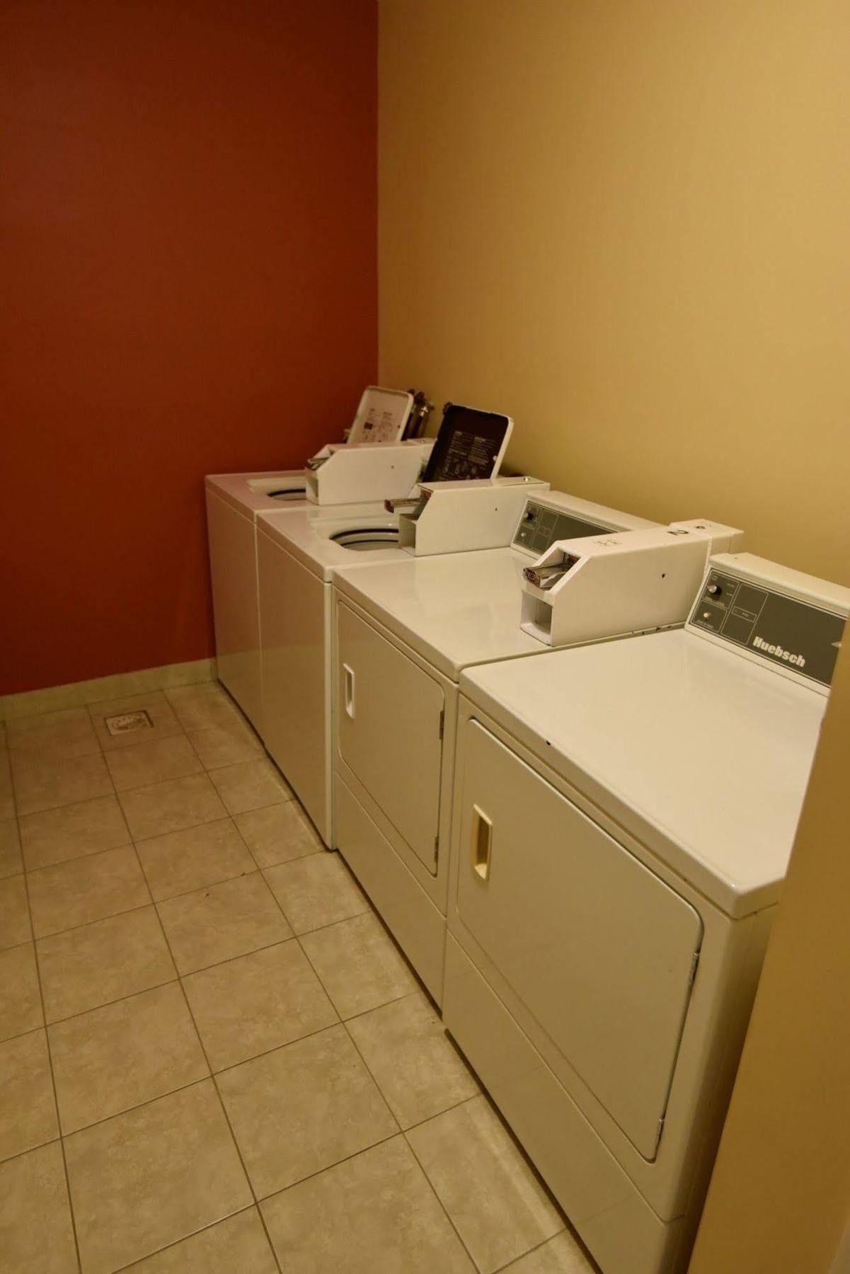 Tropical Inn - North Battleford Bagian luar foto