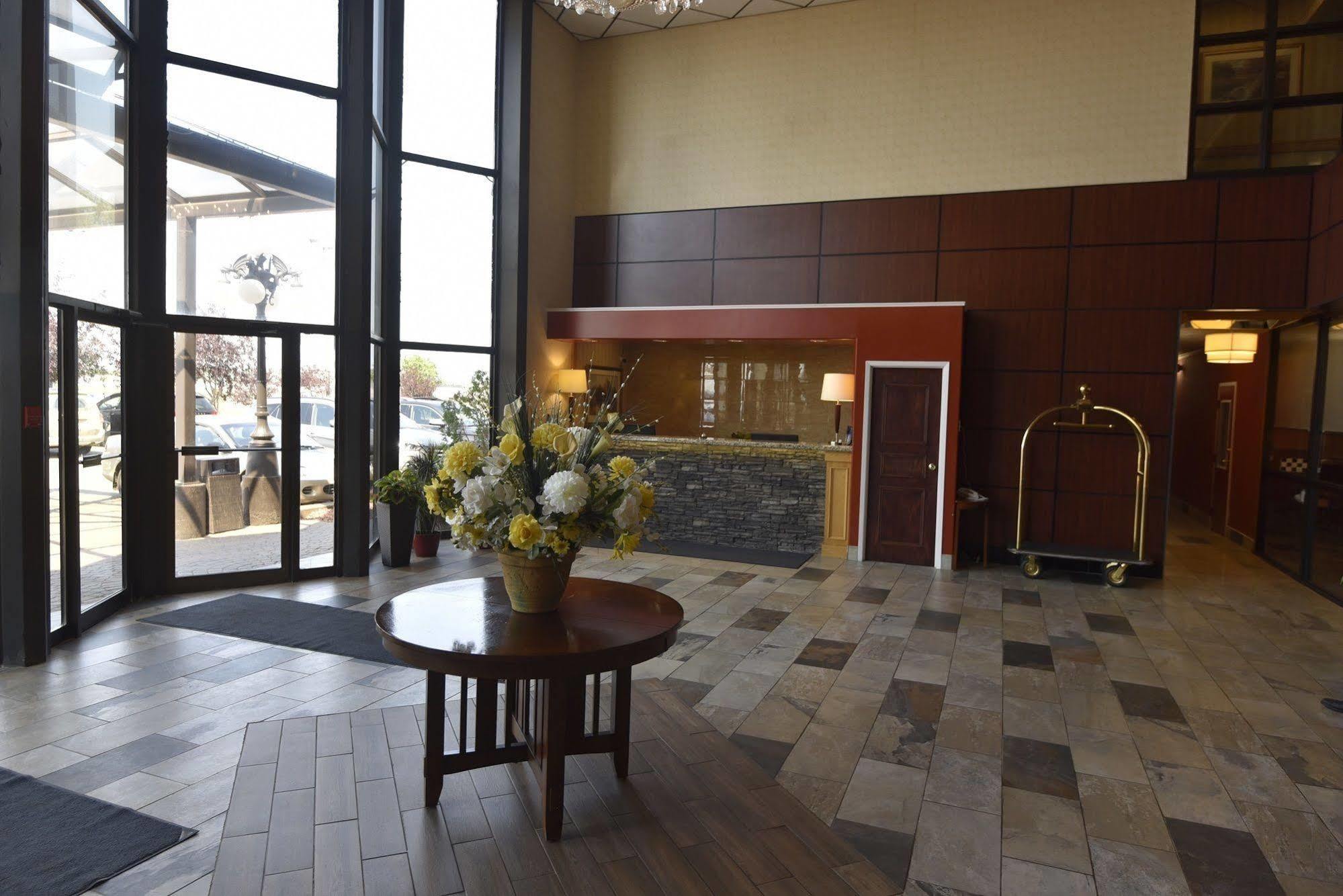 Tropical Inn - North Battleford Bagian luar foto