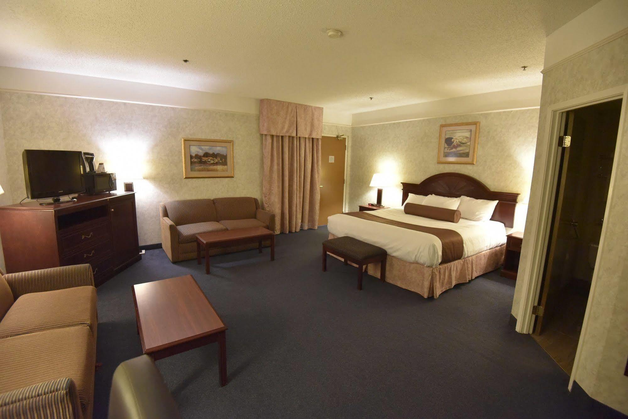 Tropical Inn - North Battleford Bagian luar foto