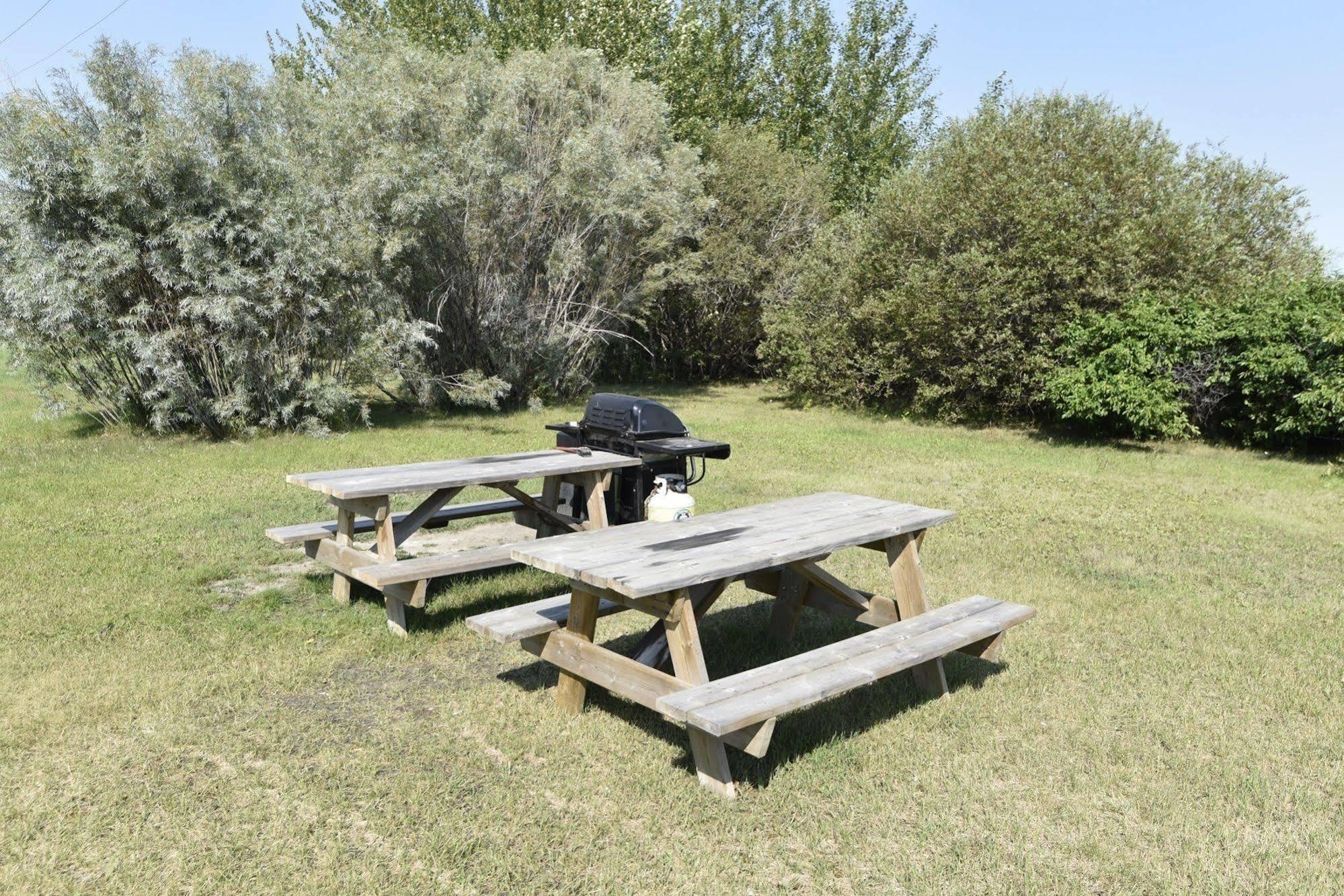 Tropical Inn - North Battleford Bagian luar foto