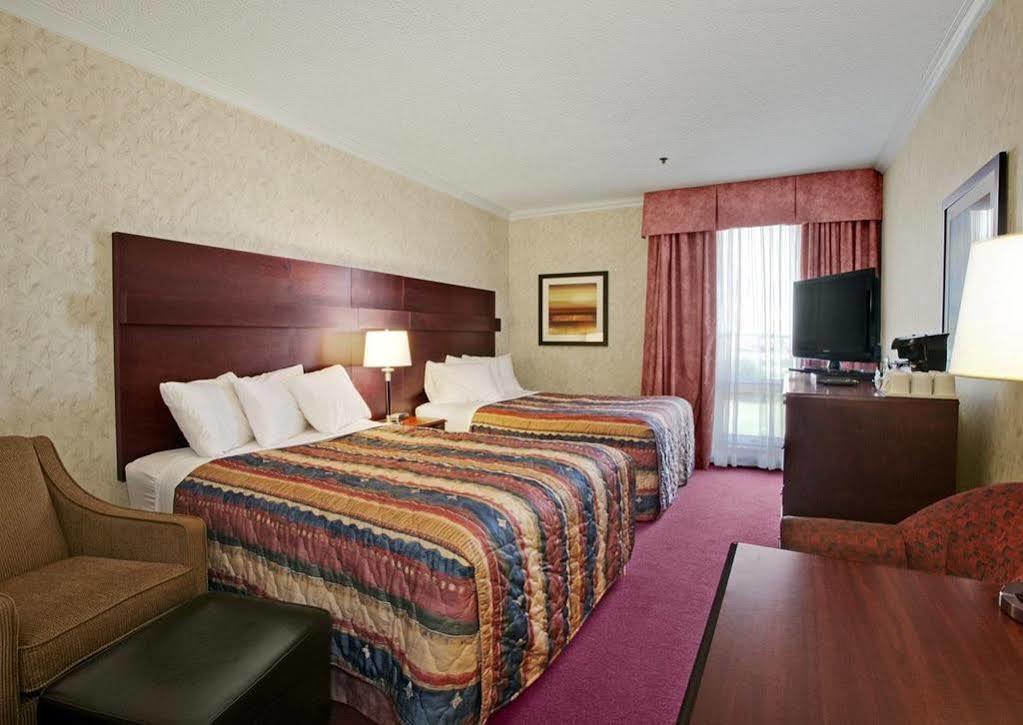 Tropical Inn - North Battleford Bagian luar foto