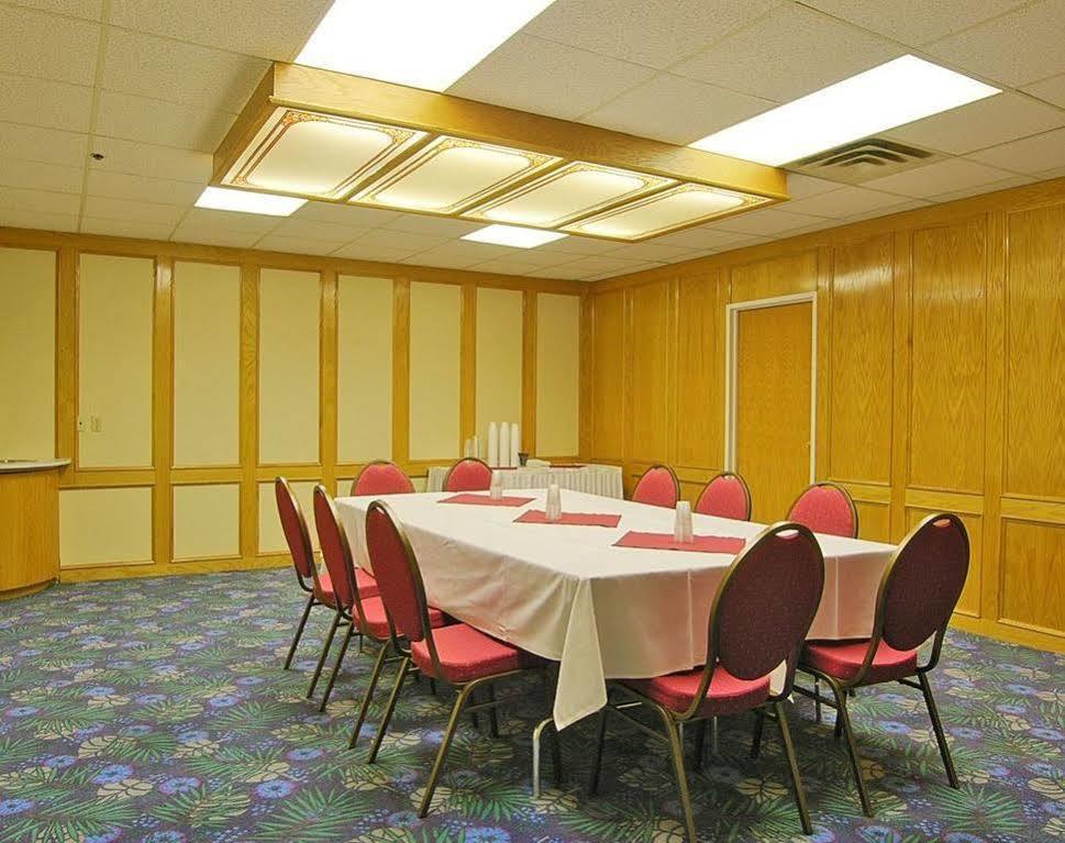 Tropical Inn - North Battleford Bagian luar foto
