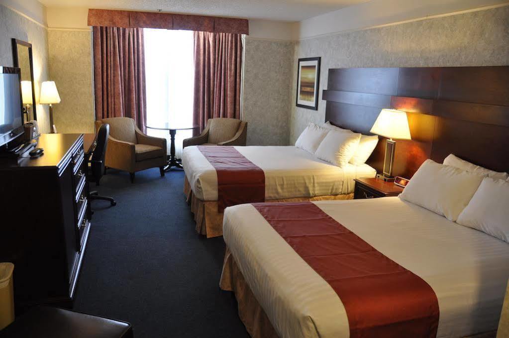 Tropical Inn - North Battleford Bagian luar foto